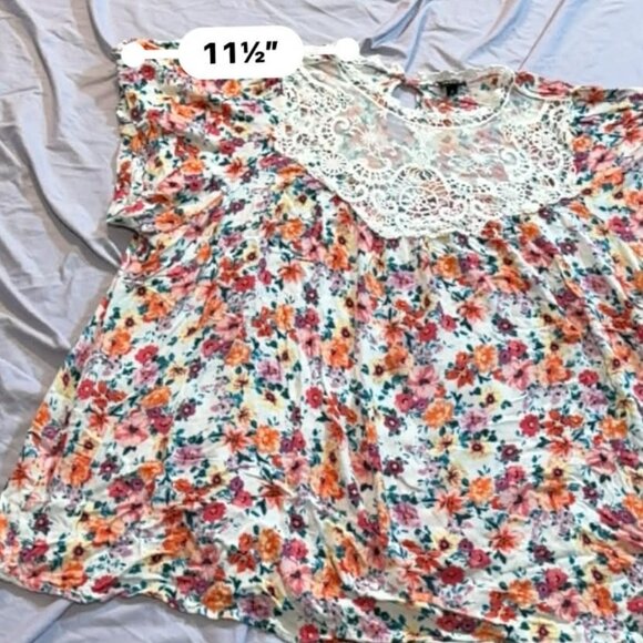 Torrid PLUS SIZE 6 Floral Chiffon Rayon Blouse with mesh and embroidered accents - Picture 9 of 13